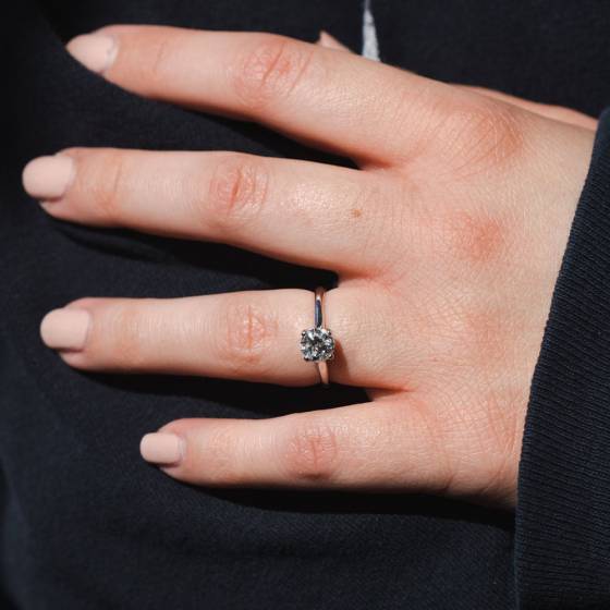 Round Diamond Engagement Ring