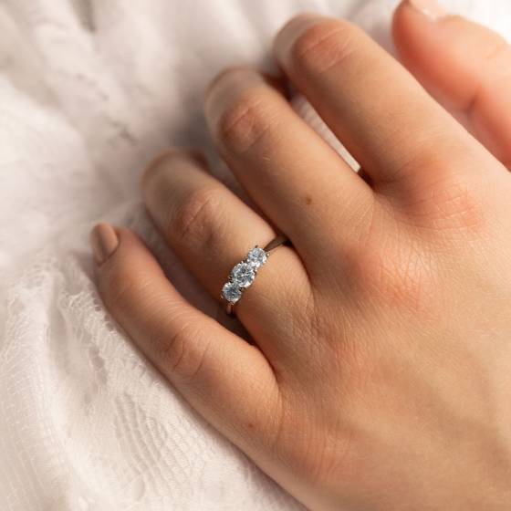 1.00ct SI/F-G Crossover Round Natural Diamond Trilogy Ring