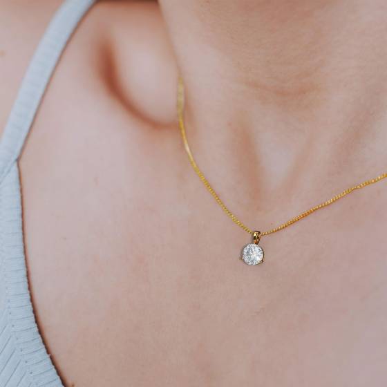 0.30ct SI1/G Elegant Round Diamond Solitaire Pendant