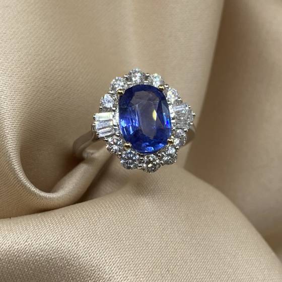 3.67ct VS/F Oval Cut Blue Sapphire Gemstone Halo Ring