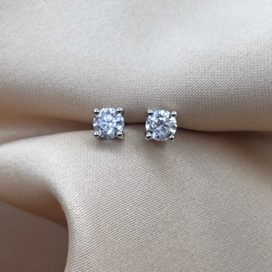 0.81ct SI/E Round Cut Natural Diamond Stud Earrings