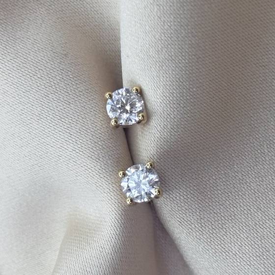 0.82ct SI/E Round Cut Natural Diamond Stud Earrings