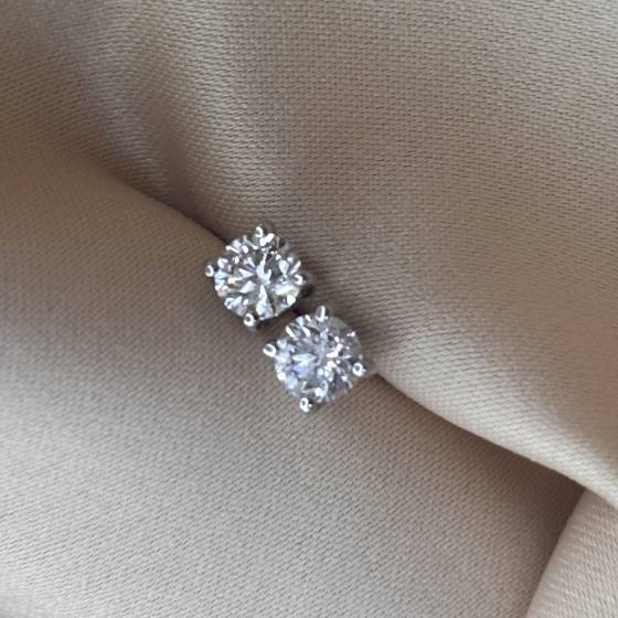 1.01ct SI/F Round Cut Natural Diamond Stud Earrings