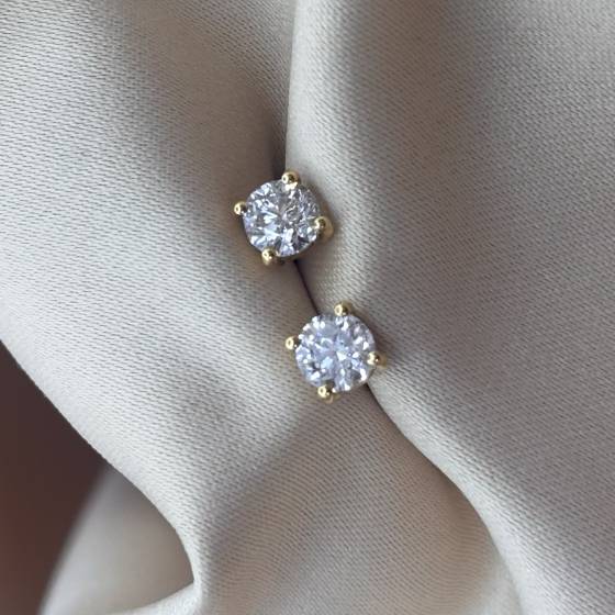 1.01ct SI/F Round Cut Natural Diamond Stud Earrings