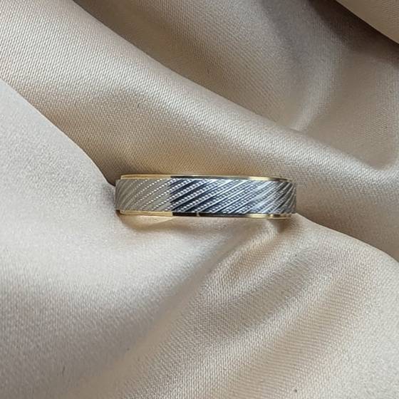 Patterned Plain Wedding Ring