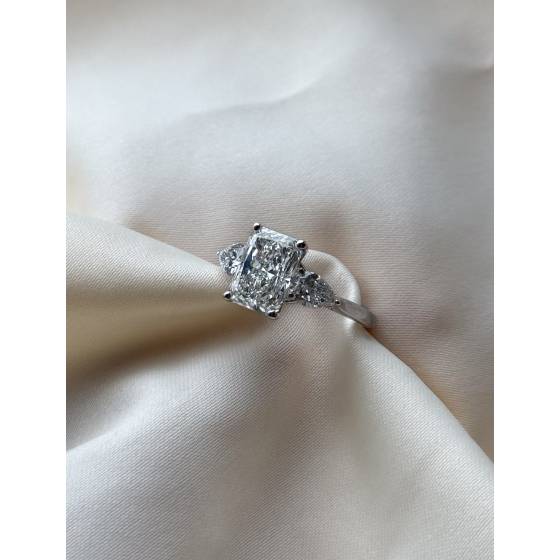 3.22ct VS2/E Lab Grown Radiant and Pear Diamond Trilogy Ring in Platinum