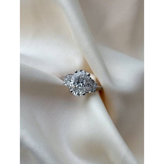 2.75ct VS2/E Lab Grown Oval and Half Moon Diamond Trilogy Ring in Platinum