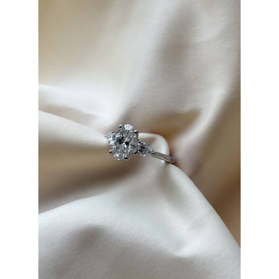 3.81ct VS2/E Lab Grown Oval and Pear Diamond Trilogy Ring in Platinum