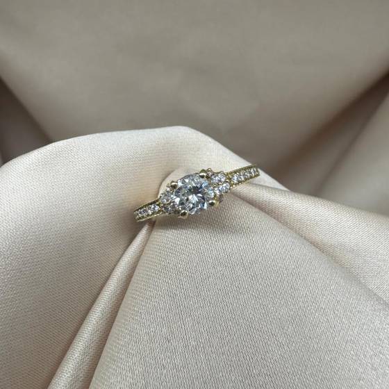1.00ct SI2/G Round Cut Natural Diamond Shoulder Set Ring