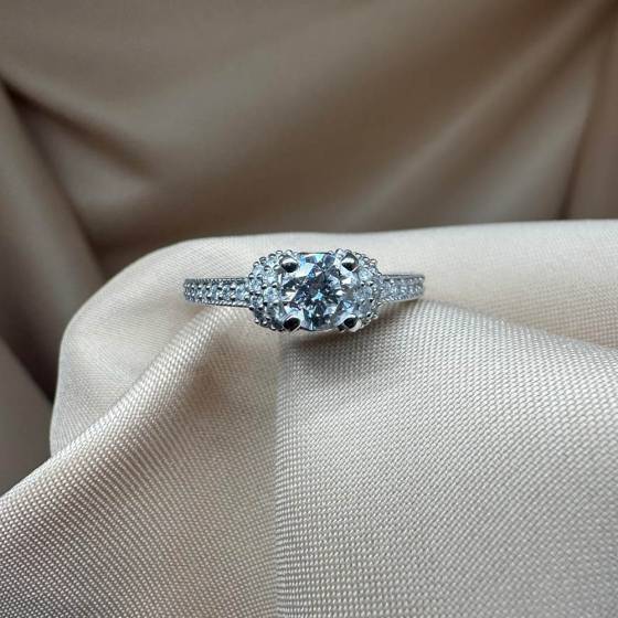 0.53ct VS1/F Round Cut Natural Diamond Shoulder Set Ring