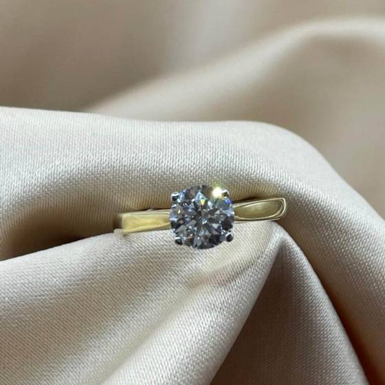 1.07ct VVS1/E Round Cut Lab Grown Diamond 4 Claw Solitaire Ring