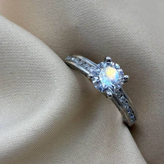 1.21ct VVS1/D Round Cut Lab Grown Diamond Shoulder Set Ring