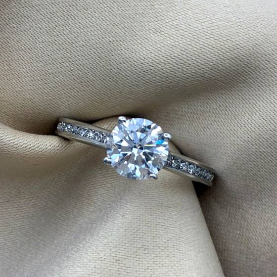 1.23ct VVS1/D Round Cut Lab Grown Diamond Shoulder Set Ring