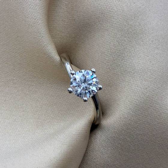 1.00ct VVS2/E Round Cut Lab Grown Diamond Solitaire Ring