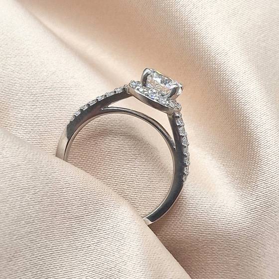 1.67ct VVS2/E Round Cut Lab Grown Diamond Split Shoulder Halo Ring