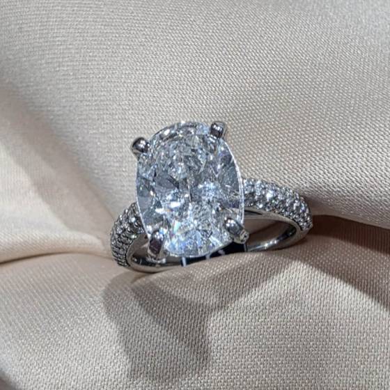 3.41ct VS1/F Oval Cut Lab Grown Diamond Shoulder Set Ring