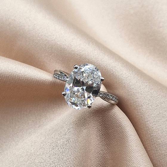3.70ct VS1/E Oval Cut Lab Grown Diamond Shoulder Set Ring