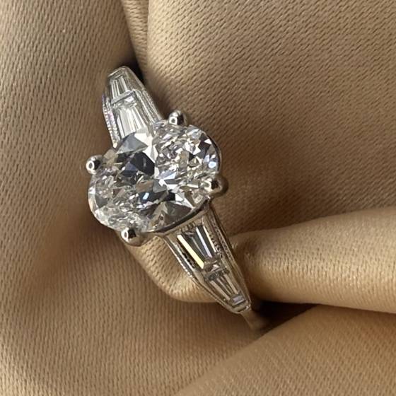 1.72ct VS1/E Oval Cut Lab Grown Diamond Trilogy Ring