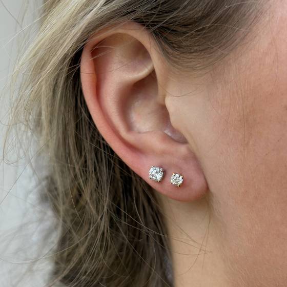 0.15ct SI2/F-G Round Cut Natural Diamond Mens Stud Earring