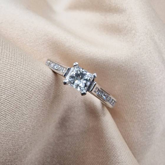 0.65ct VS/G Princess Cut Natural Diamond Shoulder Set Ring