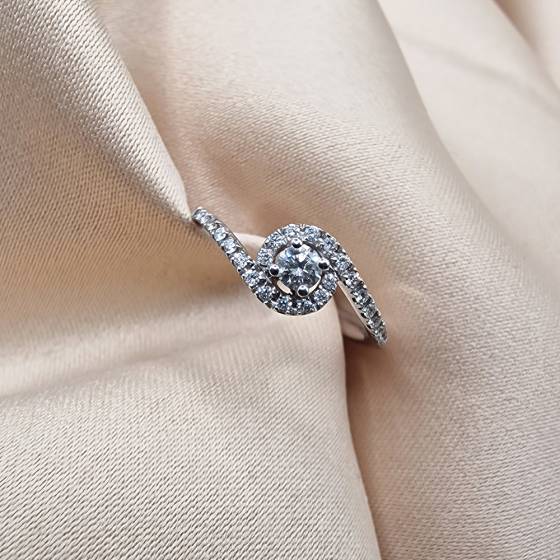 0.26ct VS/F-G Round Cut Natural Diamond Halo Shoulder Set Ring
