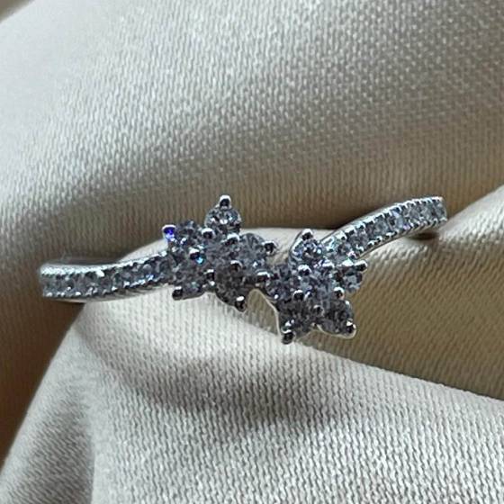 0.34ct VS/E-F Round Cut Natural Diamond Flower Ring