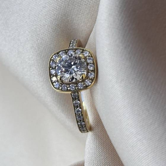 1.20ct VS1/F Round Cut Natural Diamond Halo Shoulder Set Ring