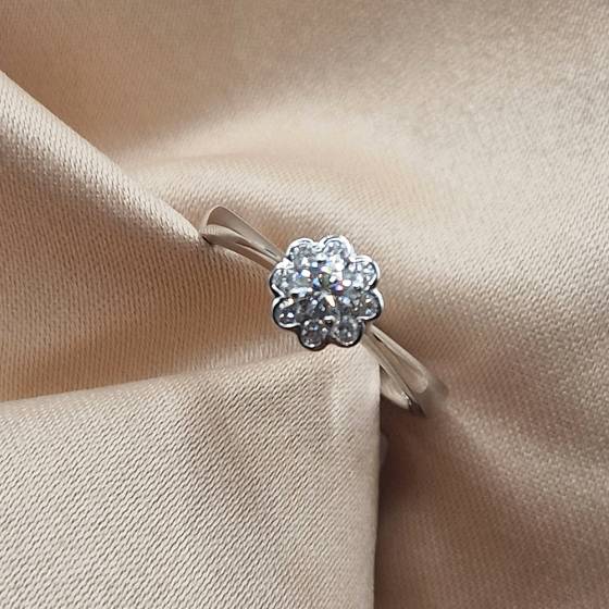 0.28ct VS2/E-F Round Cut Natural Diamond Halo Ring