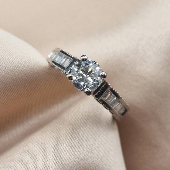 1.25ct SI2/F Round Cut Natural Diamond Shoulder Set Ring