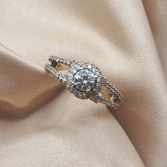 0.40ct VS2/H Round Cut Natural Diamond Split Shoulder Halo Ring