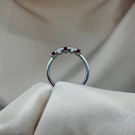 0.62ct VS/E-F Round Cut Ruby Gemstone Five Stone Ring