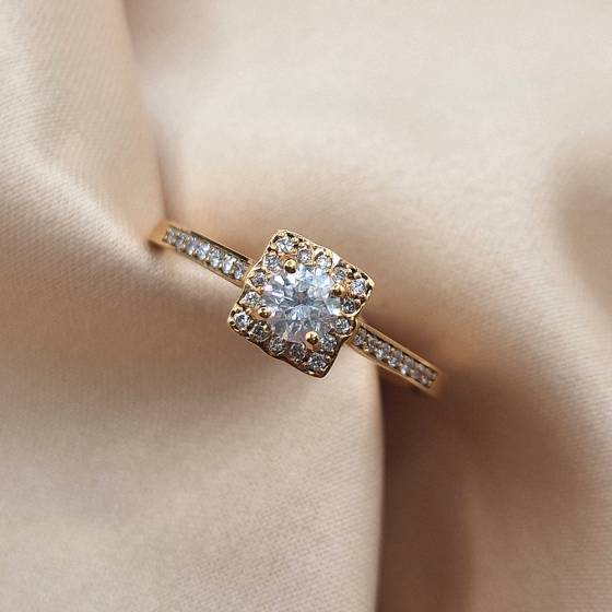 0.75ct SI2/E Round Cut Natural Diamond Halo Ring