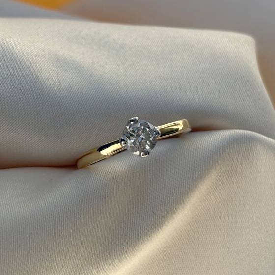 0.45ct SI2/F Round Cut Natural Diamond Solitaire Ring