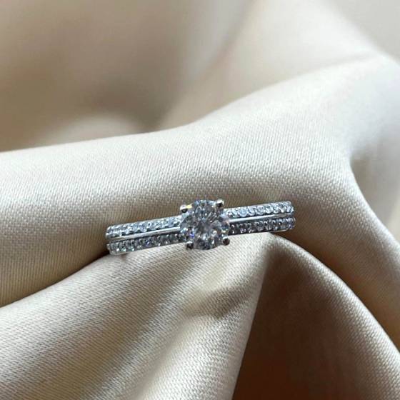 0.70ct SI2/G Round Cut Natural Diamond Shoulder Set Ring