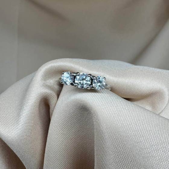1.30ct SI2/G Round Cut Natural Diamond Trilogy Ring