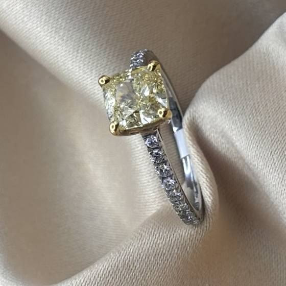 1.60ct IF/FY Cushion Cut Natural Diamond Shoulder Set Ring