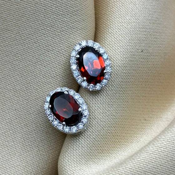 1.25ct VS/E-F Oval Cut Garnet Gemstone Halo Earrings