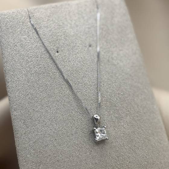 0.50ct VS1/E Princess Cut Natural Diamond Solitaire Pendant