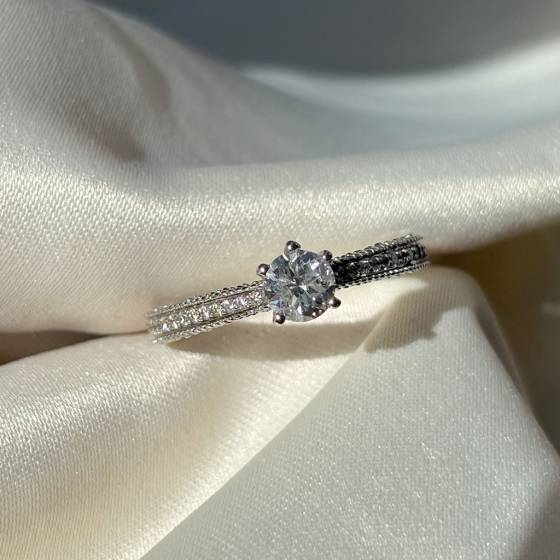 0.75ct SI2/F Round Cut Natural Diamond Vintage Ring
