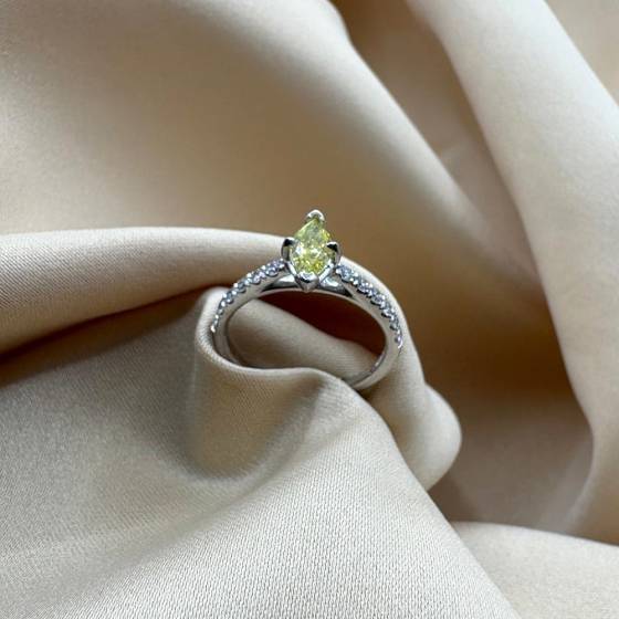 0.95ct SI1/F Marquise Cut Natural Diamond Shoulder Set Ring