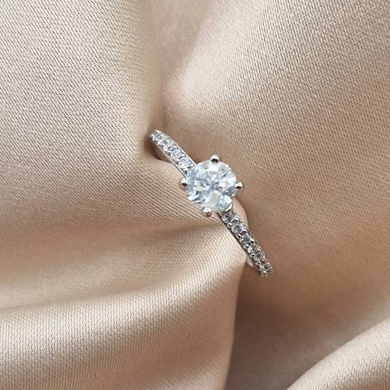 0.85ct I/G Round Cut Natural Diamond Shoulder Set Ring