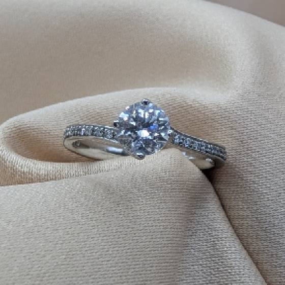 0.80ct SI2/E Round Cut Natural Diamond Shoulder Set Ring