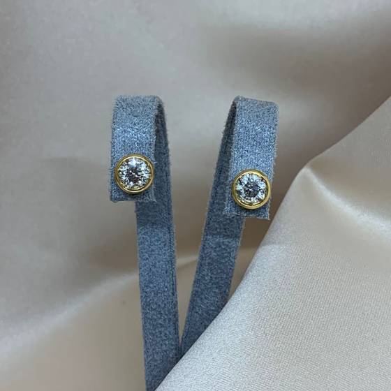 1.54ct VS/G-H Natural Round Diamond Rubover Stud Earrings in 18k Yellow Gold