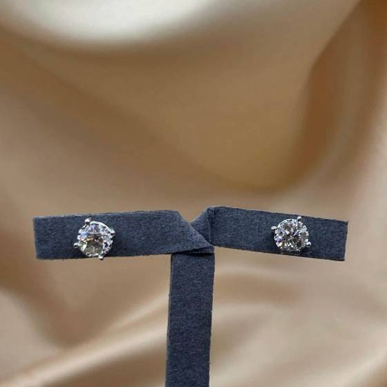 0.87ct VS/G-H Round Cut Natural Diamond Illussion Set Earrings