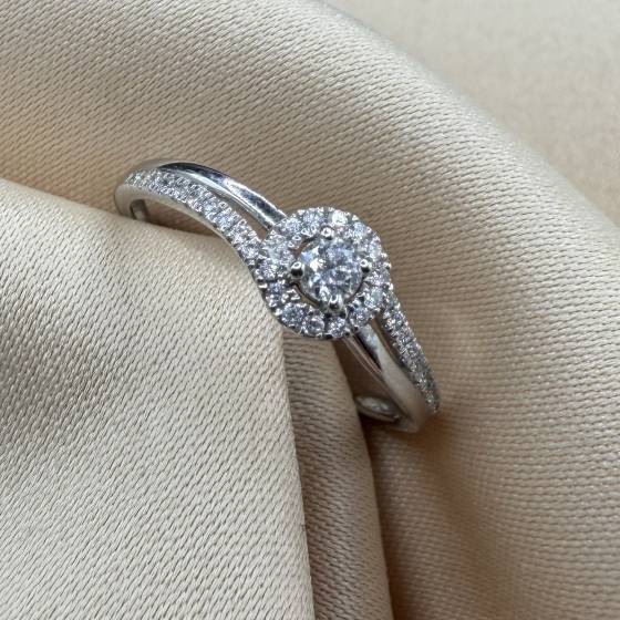 0.19ct VS2/G Round Cut Natural Diamond Halo Ring