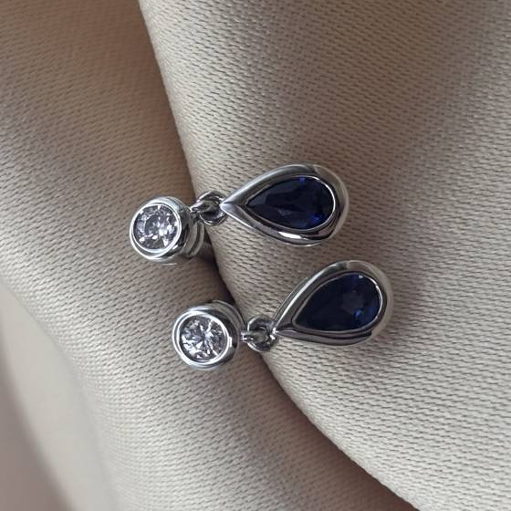 0.56ct VS Pear Cut Natural Diamond Drop Earrings