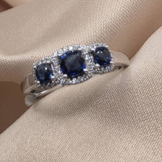 0.82ct VS2/G Cushion Cut Blue Sapphire Gemstone Halo Trilogy Ring