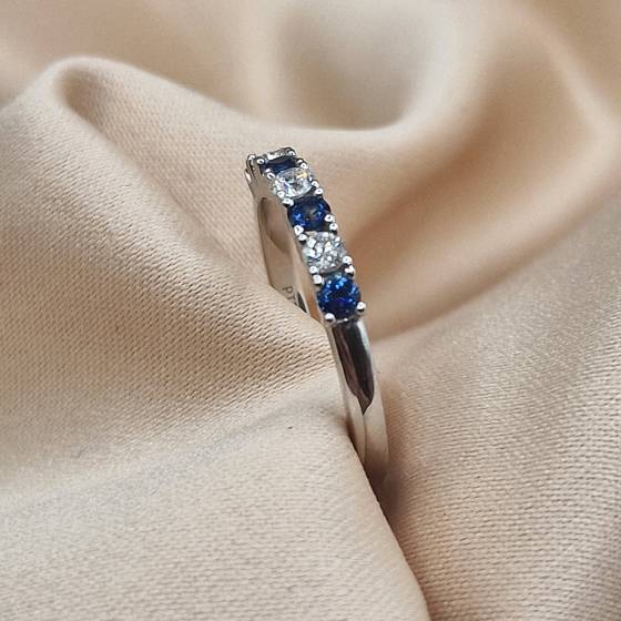 0.45ct SI/F-G Round Cut Blue Sappire Gemstone Eternity Ring