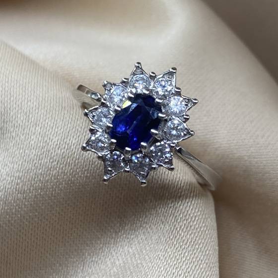 1.05ct VS/F Oval Cut Blue Sapphire Gemstone Flower Halo Ring