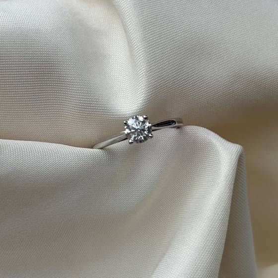 0.70ct SI2/F Round Cut Natural Diamond Solitaire Ring
